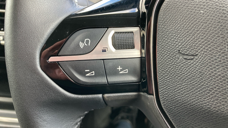 Peugeot 208 1.2 PureTech 100 Allure 5dr Petrol Hatchback